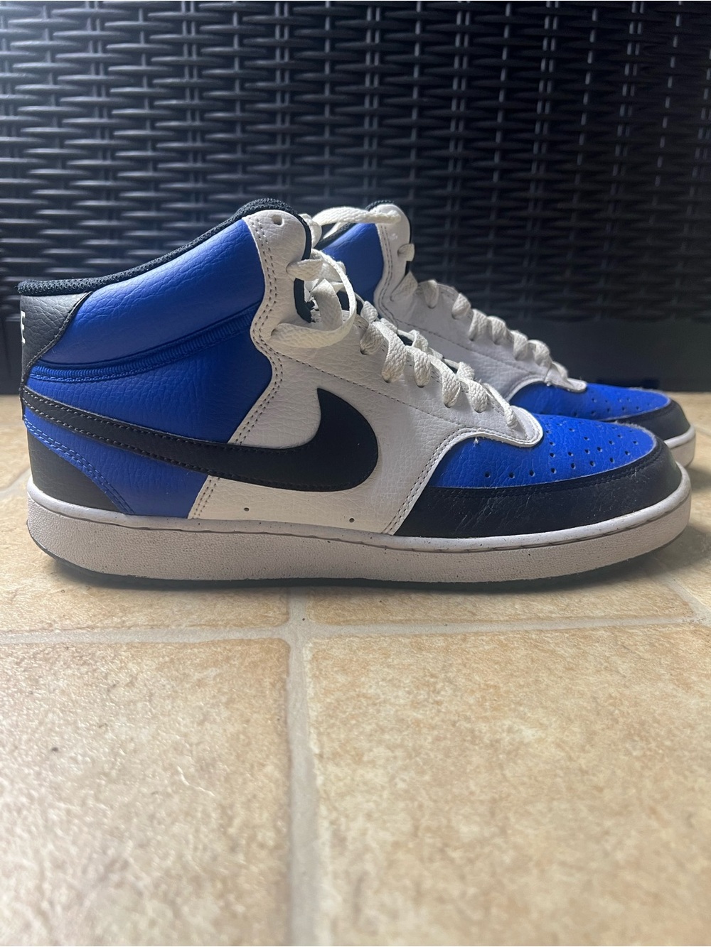 Men's Mid-Top NIKE’s in Blue, White & Black 9.5